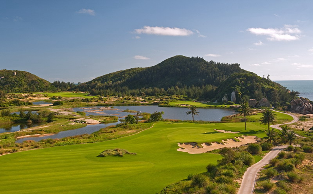中海神州半岛楼盘高尔夫球场美景 